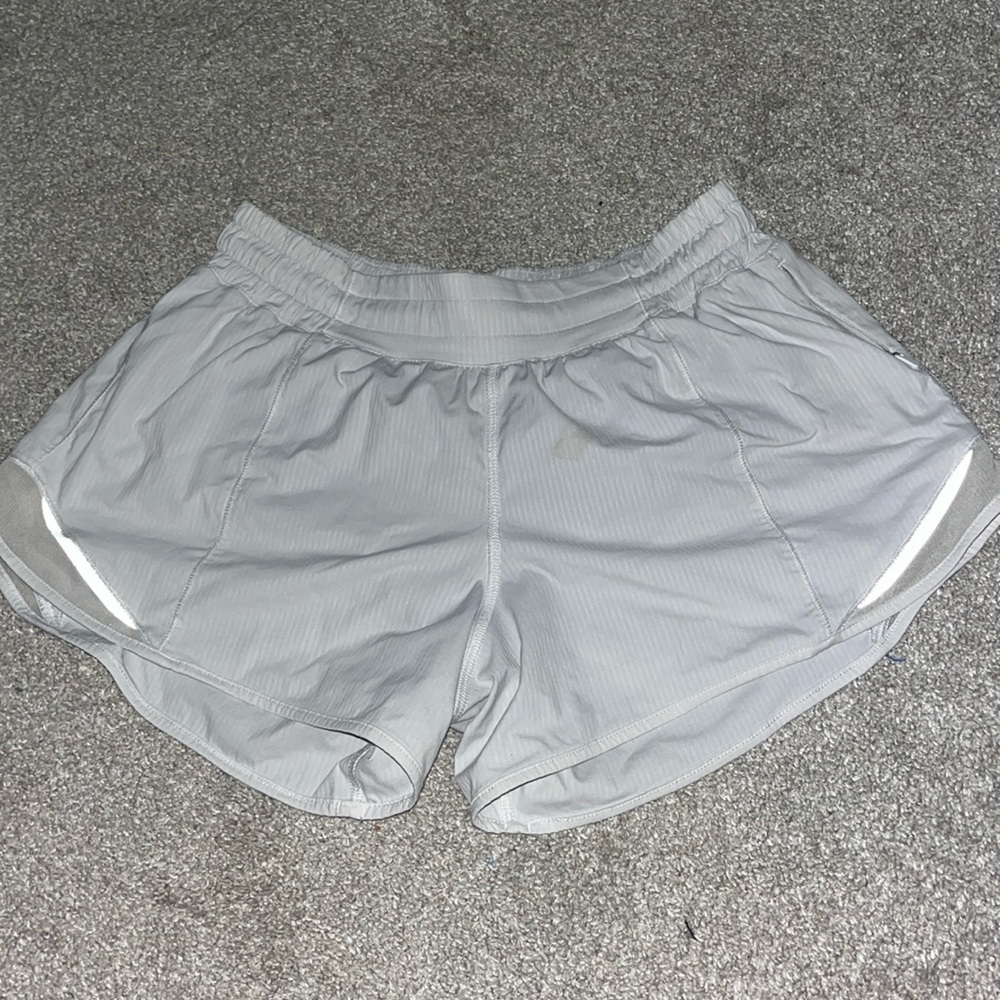 White Lulu lemon shorts 6 tall